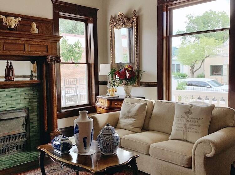 فندق Laredo Mansion