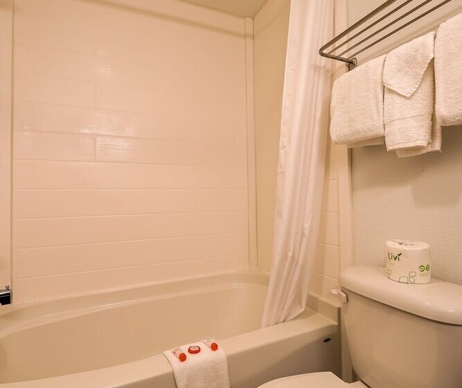 בית מלון כפרי Newport Inn & Suites By Oyo Rooms