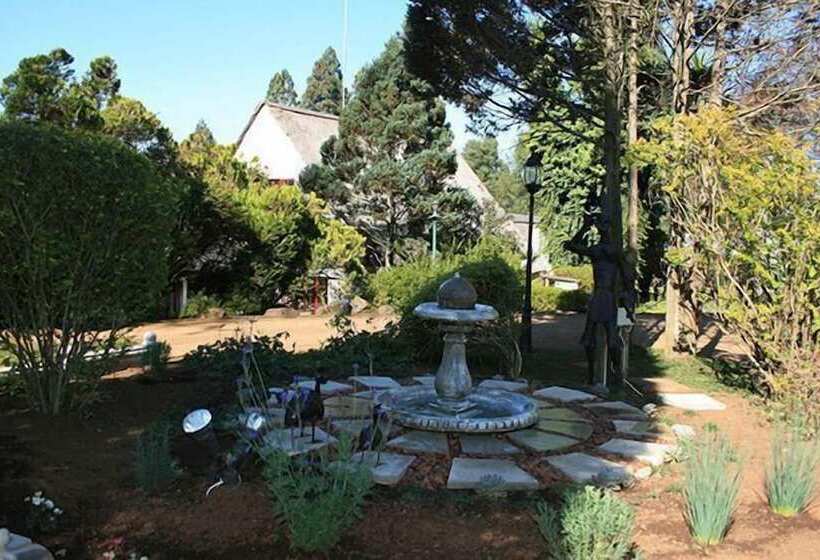 פנסיון Thatchings Guest House