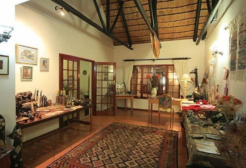 פנסיון Thatchings Guest House