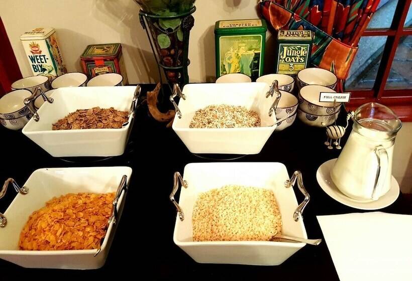 פנסיון Thatchings Guest House