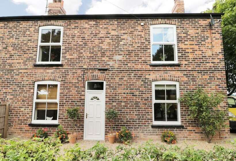 2 Moor Farm Cottages