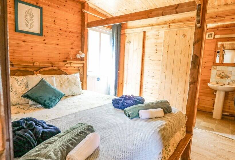 Brook Lodge