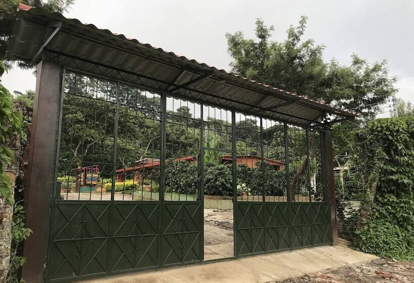 هتل Villa Castillo De Ensueño