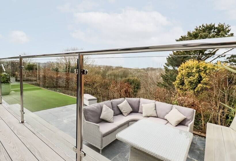 Trenant View