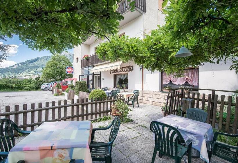 هتل Albergo Cinzia