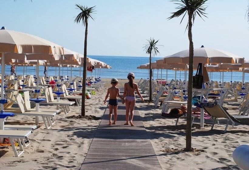 فندق Continental