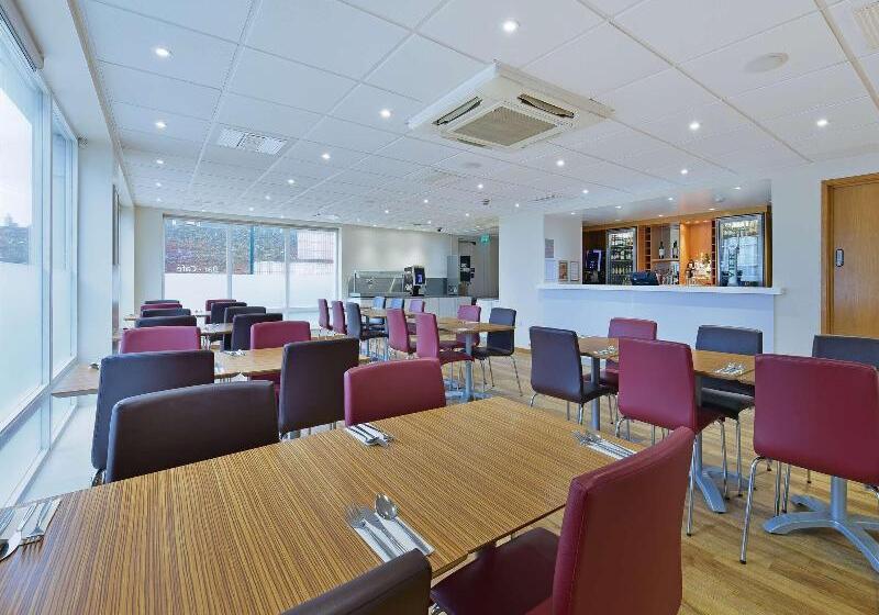 Отель Travelodge Newport Isle Of Wight