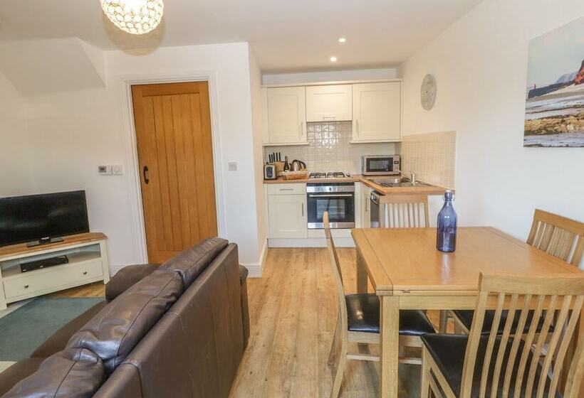 6 Malthouse Court
