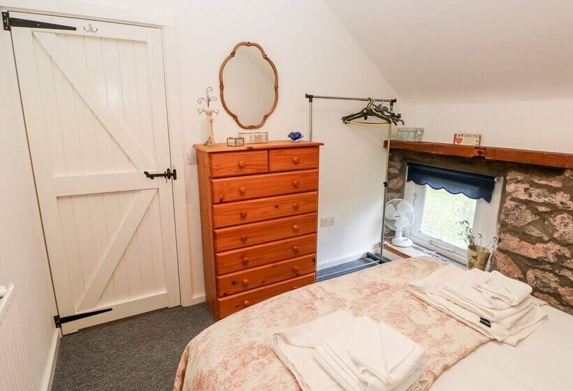 Beekeeper S Cottage