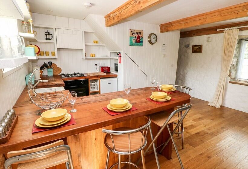 Beekeeper S Cottage