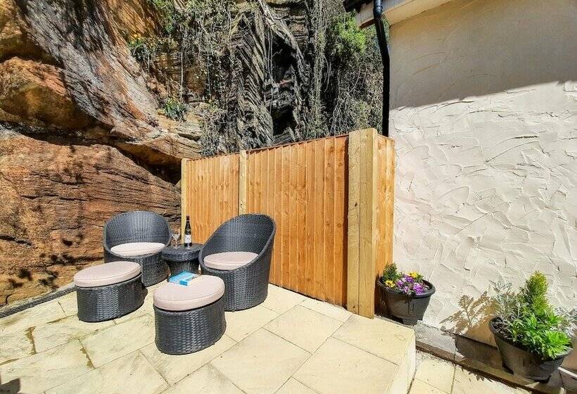 Glanyrafon Cottage