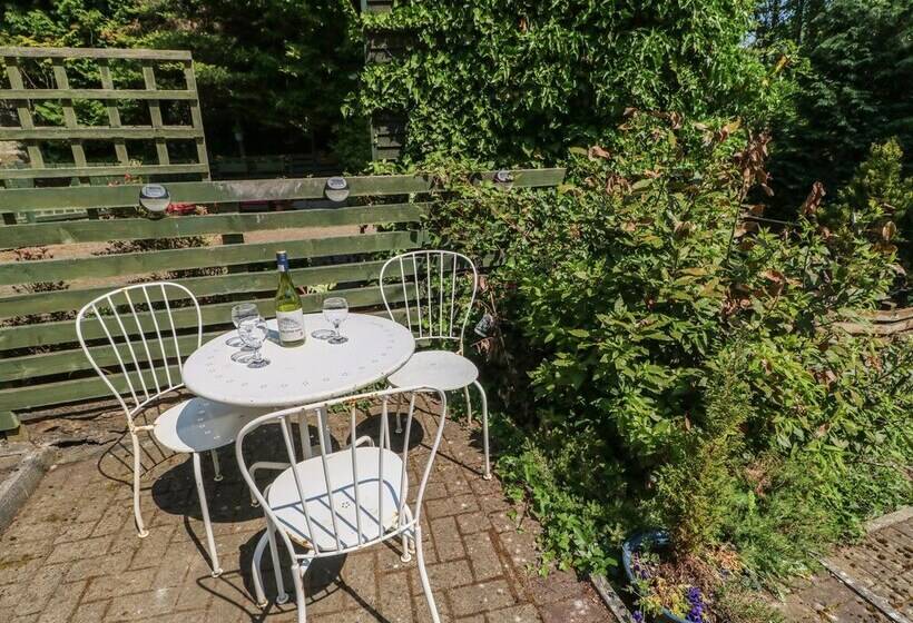 Hollie Cottage