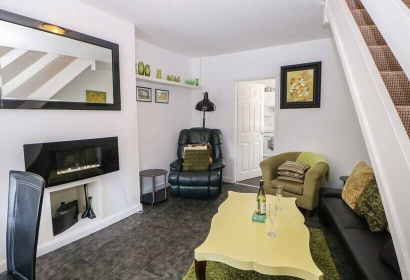 Hollie Cottage