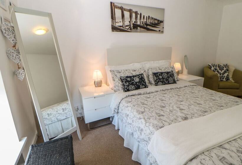 Hollie Cottage