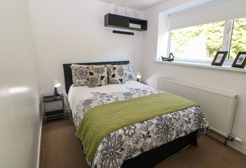 Hollie Cottage