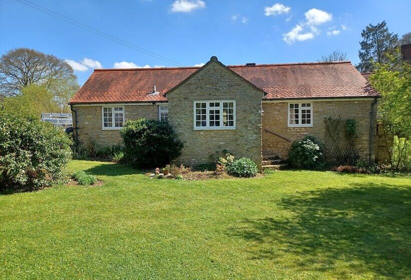 Magpie Cottage