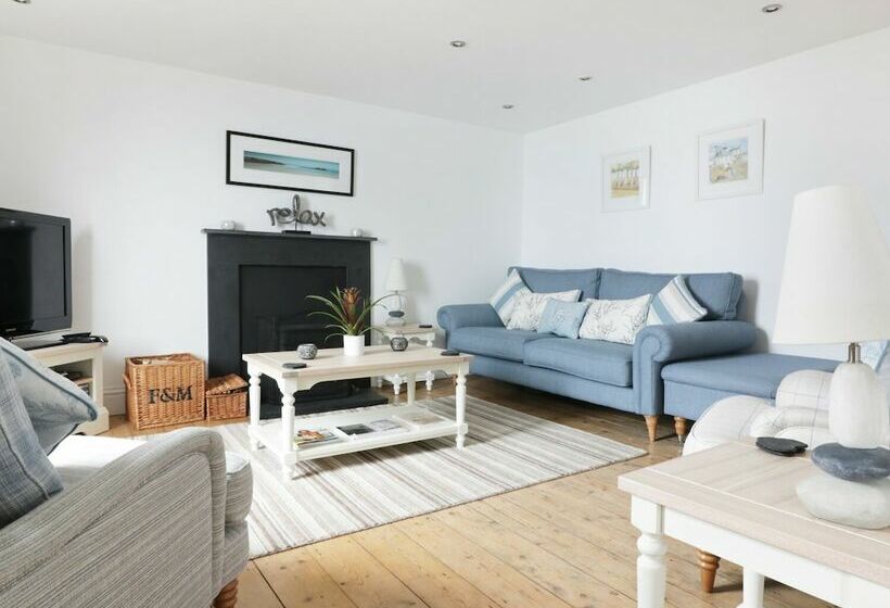 4 Coastguard Cottages