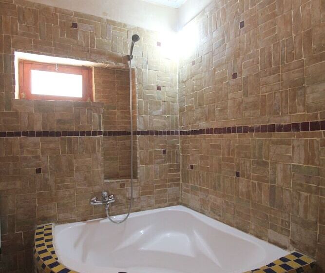 تختخواب و صبحانه Dar Adrar