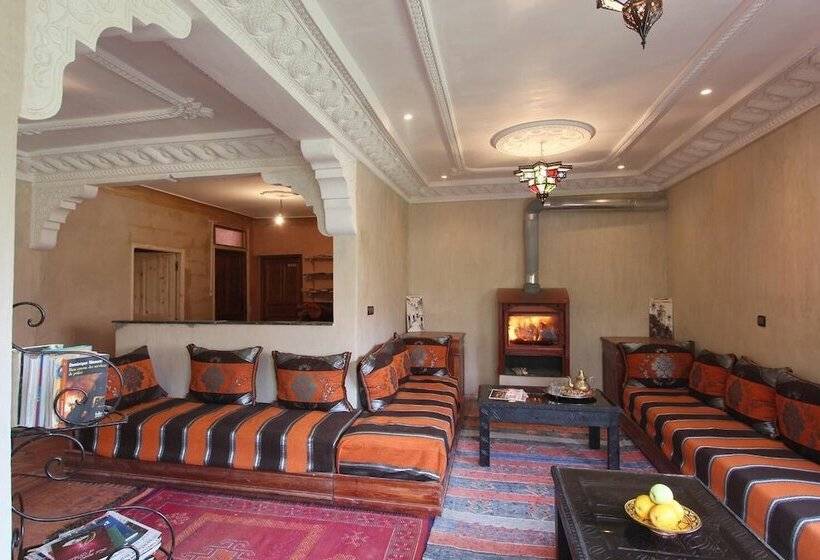 تختخواب و صبحانه Dar Adrar