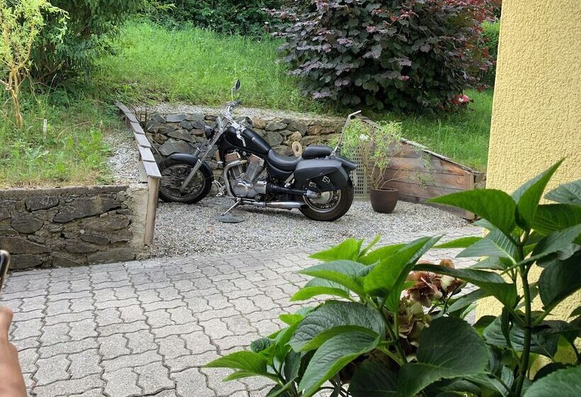 צימר Haus Lasaun