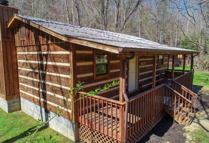 Creekside Memories   2 Bedrooms, 2 Baths, Sleeps 6 Cabin By Redawning