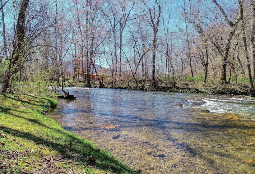 Creekside Memories   2 Bedrooms, 2 Baths, Sleeps 6 Cabin By Redawning