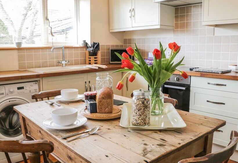 Honeysuckle Cottage