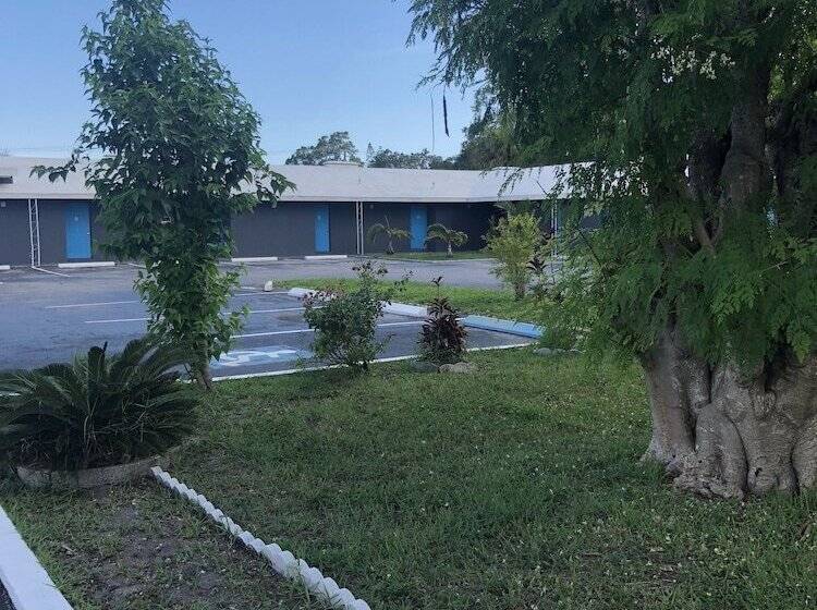 فندق Bay Breeze Inn Bradenton Downtown