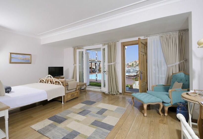 هتل Cesme Marina Konukevi