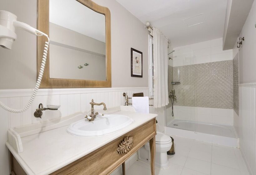 هتل Cesme Marina Konukevi