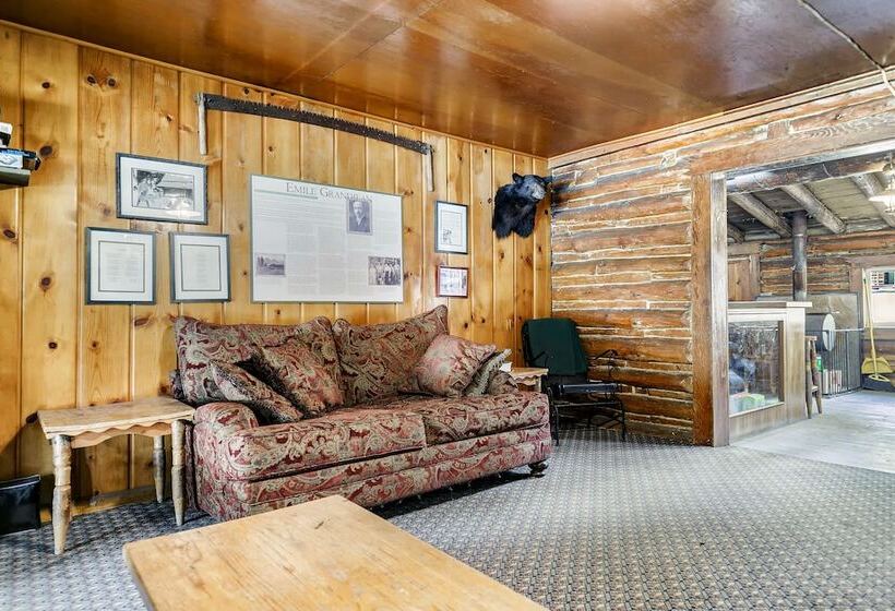 ホテル Sawtooth Lodge
