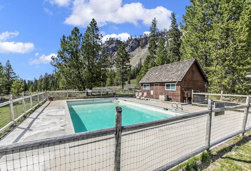 ホテル Sawtooth Lodge