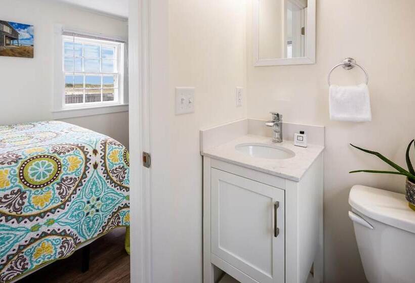 هتل Truro Beach Cottages