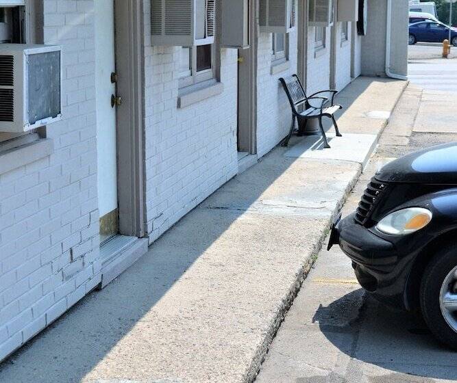 Innkeeper Motel
