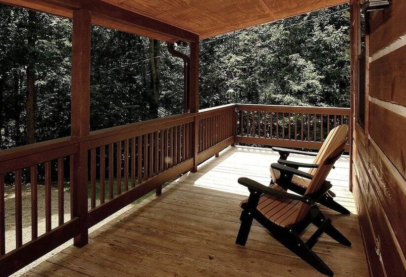 Mountain Laurel   1 Bedrooms, 1 Baths, Sleeps 4 Cabin By Redawning