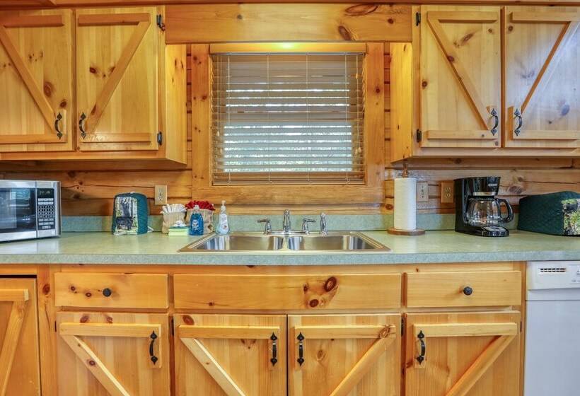 Mountain View   2 Bedrooms, 2 Baths, Sleeps 6 Cabin By Redawning