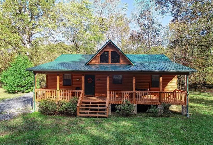 Rivendell Creekside    3 Bedrooms, 2 Baths, Sleeps 6 Cabin By Redawning