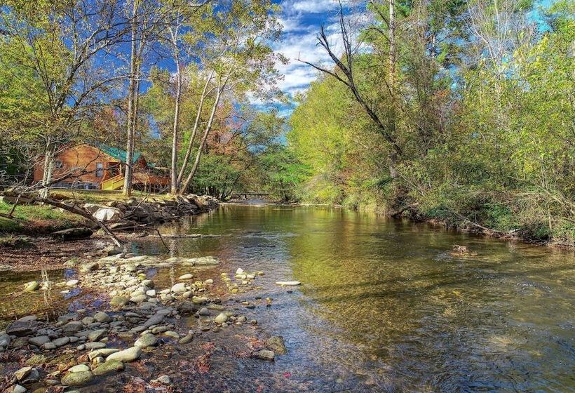 Rivendell Creekside    3 Bedrooms, 2 Baths, Sleeps 6 Cabin By Redawning