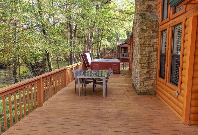Rivendell Creekside    3 Bedrooms, 2 Baths, Sleeps 6 Cabin By Redawning