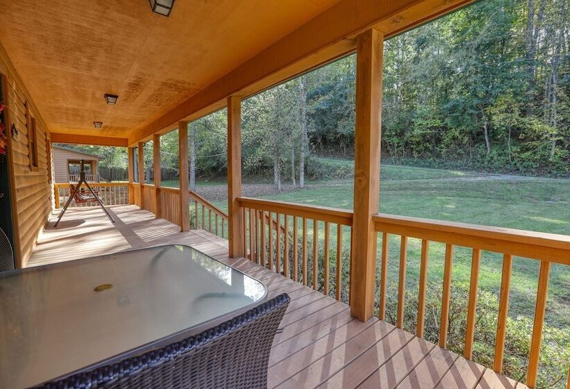 Rivendell Creekside    3 Bedrooms, 2 Baths, Sleeps 6 Cabin By Redawning