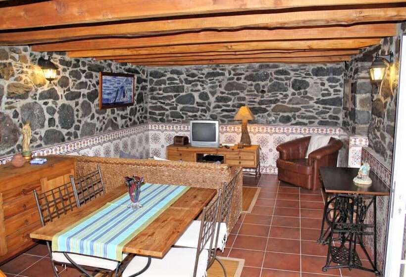 Ourmadeira   Stonecliff Cottage, Countryside Retreat