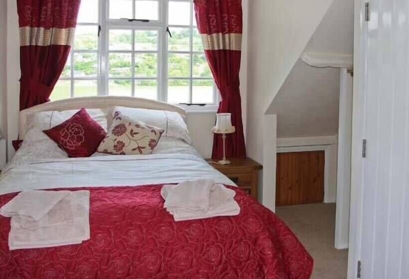 Tuckermarsh Quay River Cottage 2