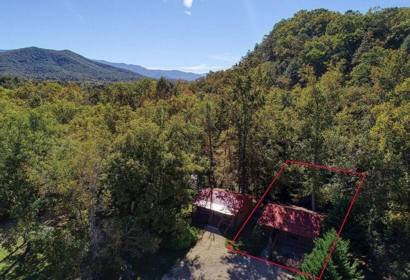 Whispering Creek   2 Bedrooms, 1 Baths, Sleeps 6 Cabin By Redawning