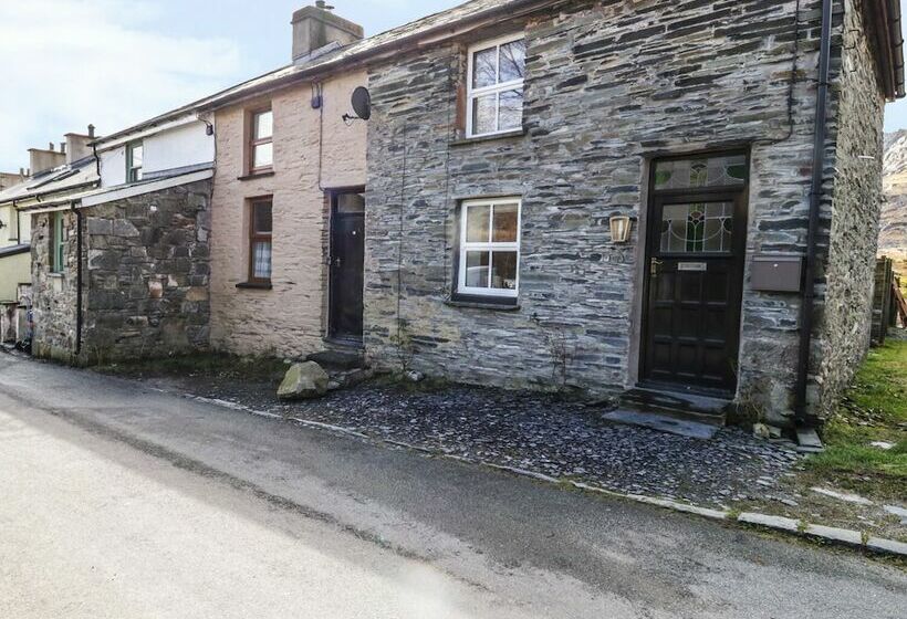 19 Cwmorthin Road