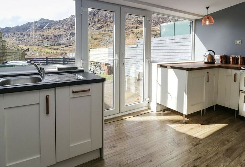 19 Cwmorthin Road