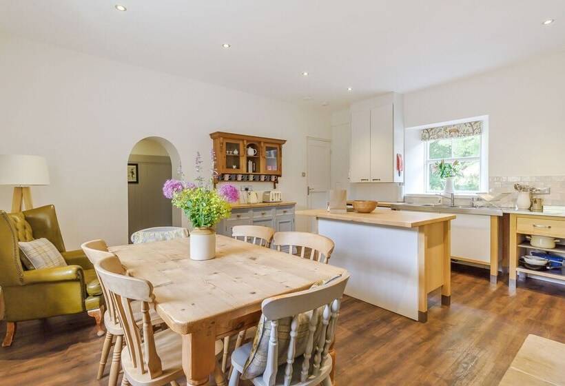 Gardeners Cottage