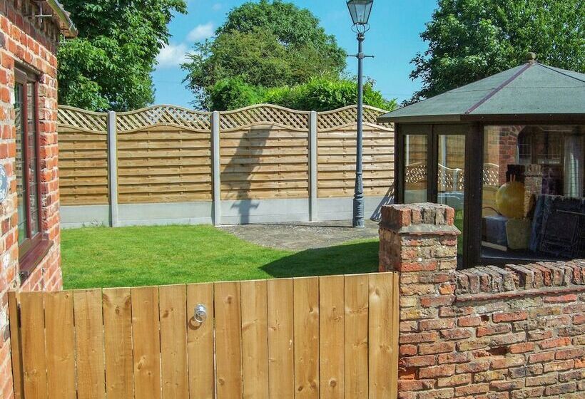 Oak Tree Cottage