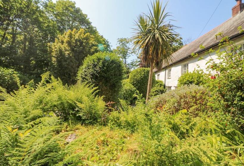 2 Rose Cottages