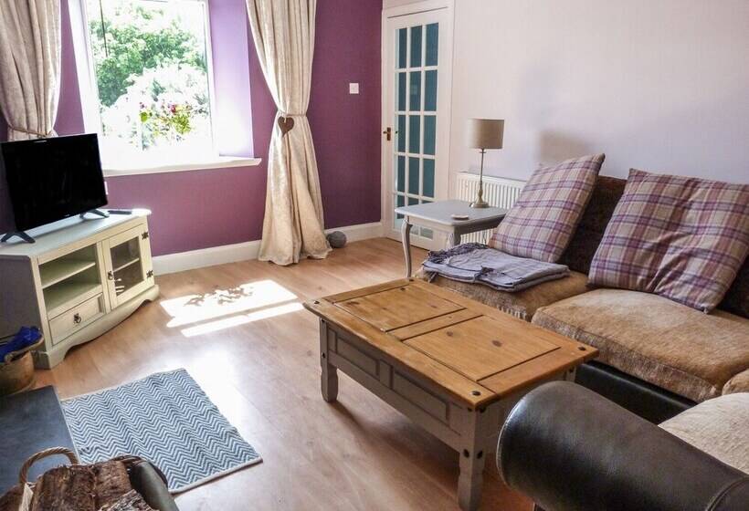 5 Distillery Cottages